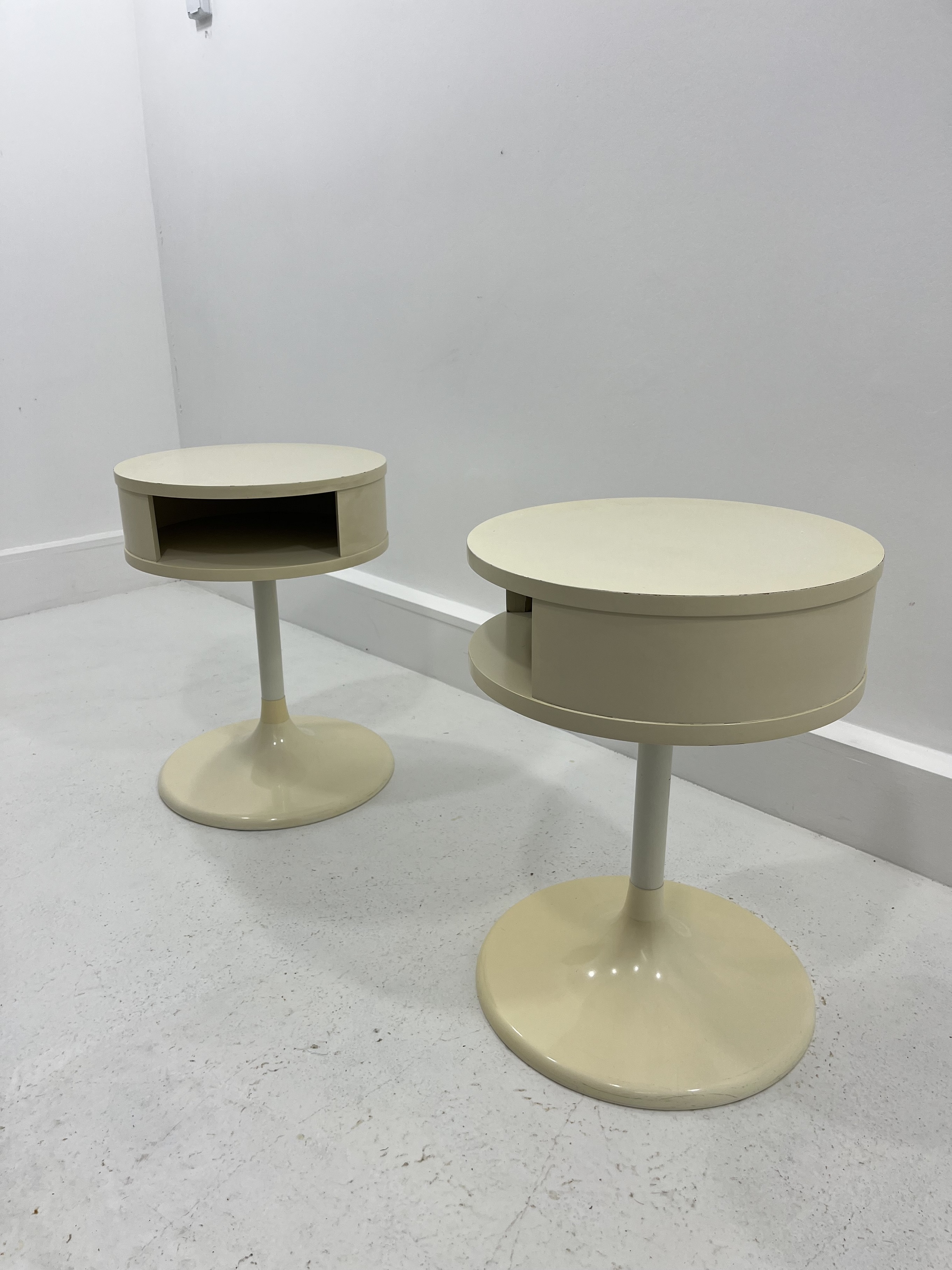 Pair of side tables Tulipan Space Age, beige plastic, Lusch Erzeugnis ...