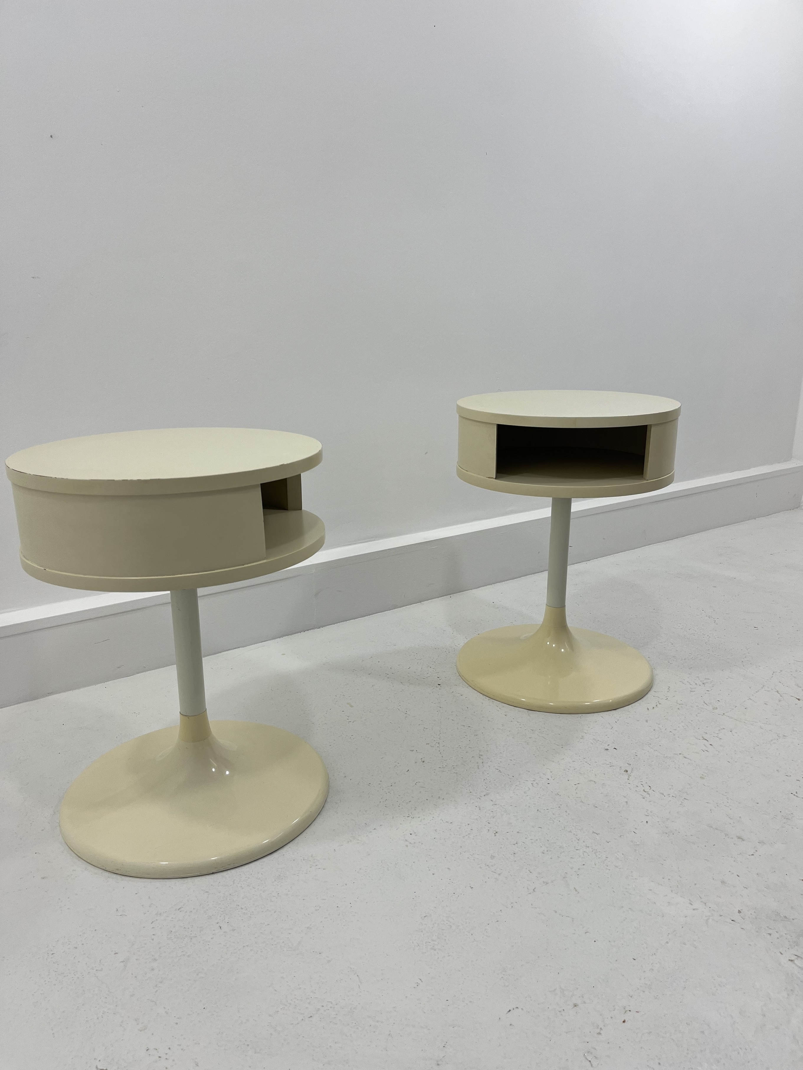 Pair of side tables Tulipan Space Age, beige plastic, Lusch Erzeugnis ...